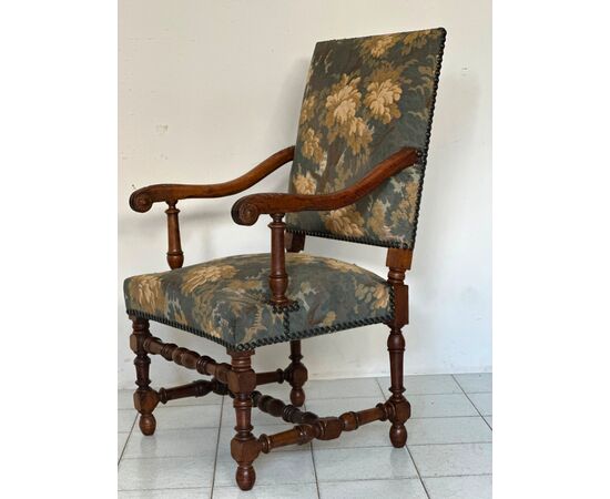 Trono in noce Luigi XV.  Lombardia 700