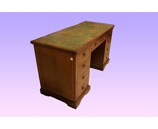 English Victorian style mahogany ministerial desk from the 1800s with inlays