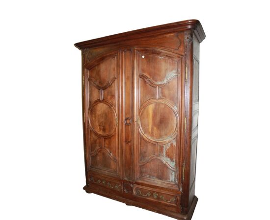 Grande Armadio Provenzale In Legno di Noce a 2 Ante di fine 1700