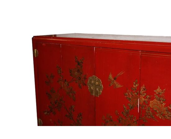 Chinese sideboard, first half of the 1900s, lacquered and richly decorated