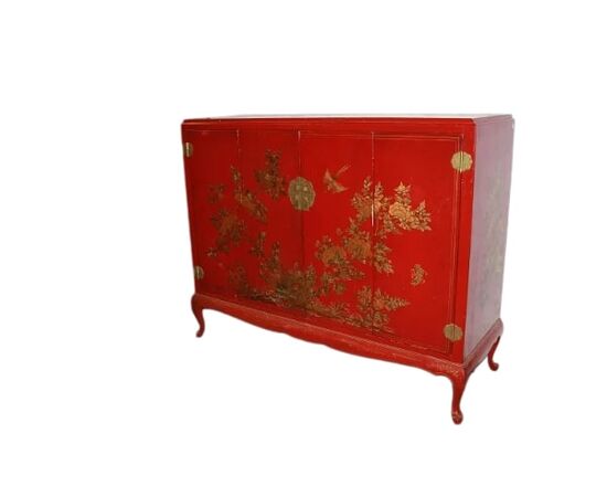 Chinese sideboard, first half of the 1900s, lacquered and richly decorated