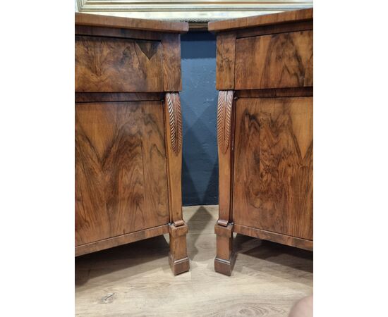 Pair of Empire sideboards, 1820, veneered in walnut burl wood
