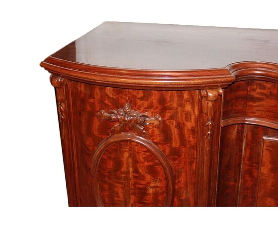 Large English Victorian style mahogany sideboard, 1800s
