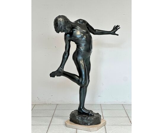 Fanciullo morso da un granchio . Bronzo. Altezza 103 cm