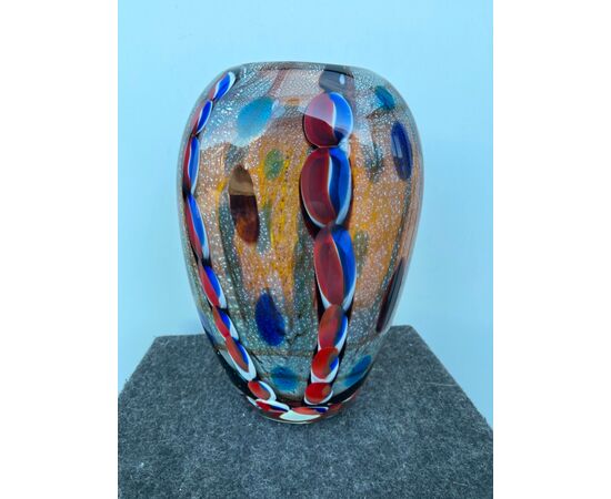 Vaso in vetro pesante sommerso con inclusione di murrine e foglia d’argento.Alfredo Barbini. Murano.