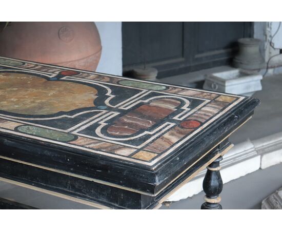 Tavolo consolle Laccato con Marmi, Toscana, 700