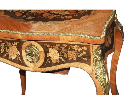 French Louis XV style toilet in rosewood with floral inlays on an ebony background, 19th century
