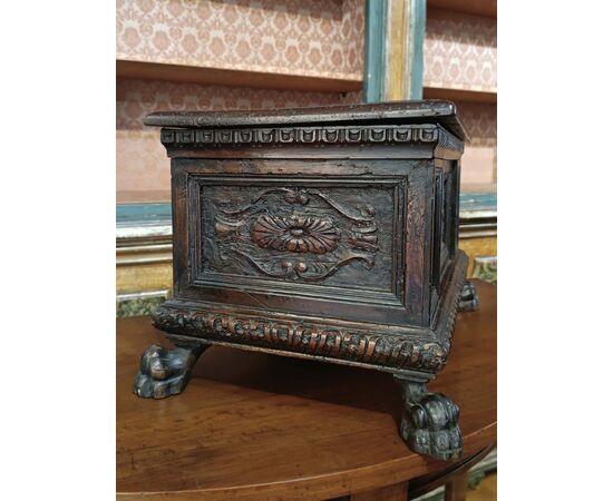 LATE 16TH CENTURY WALNUT CASKET CHEST