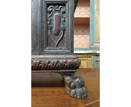 LATE 16TH CENTURY WALNUT CASKET CHEST