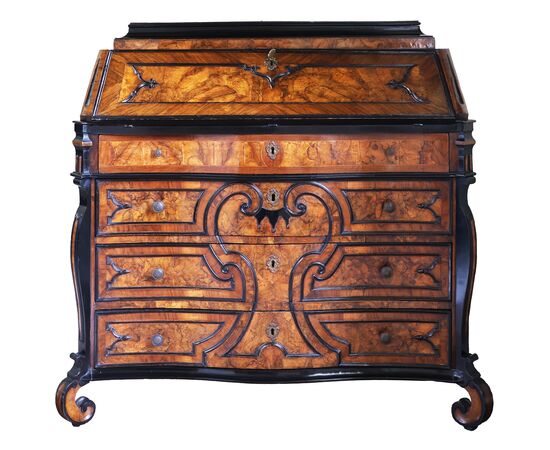 Slant-front desk veneered in wood and walnut burl with ebonized frames. Lombardy, 18th century