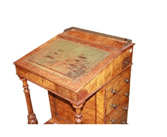 English Davenport from the second half of the 19th century in walnut and walnut burl