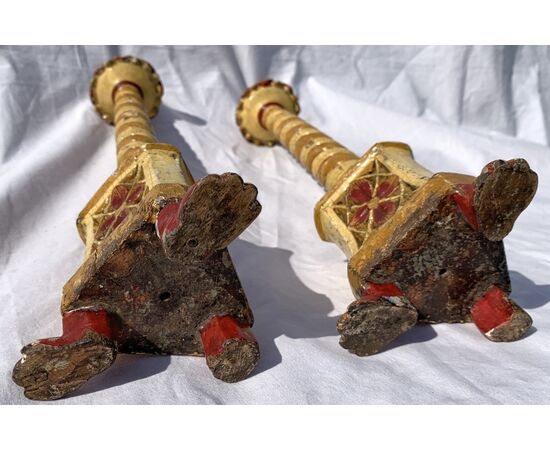 Pair of lacquered and painted wooden candlesticks. Venice, 18th/19th century.