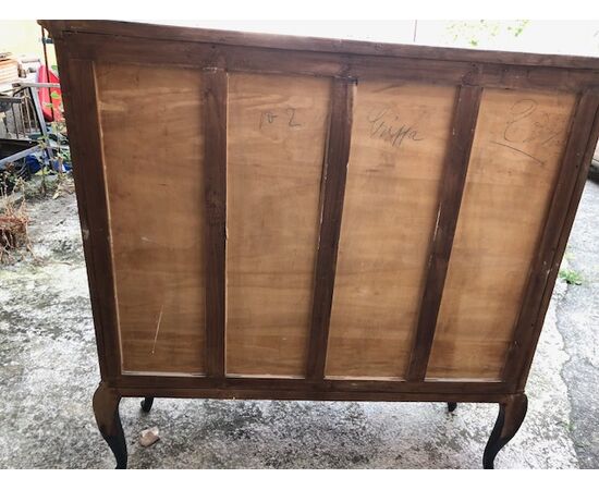Lacquered display cabinet