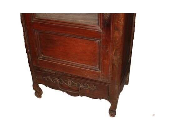 Vetrina Francese Stile Provenzale di Medie Dimensioni in legno di noce 1800