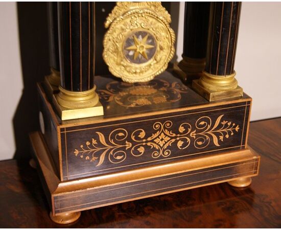 French Charles X style boxwood and ebonized wood table clock from the 1800s