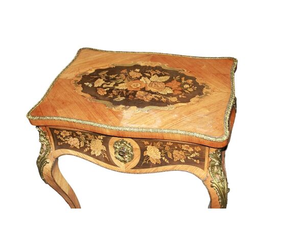 French Louis XV style toilet in rosewood with floral inlays on an ebony background, 19th century