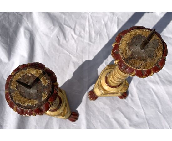 Pair of lacquered and painted wooden candlesticks. Venice, 18th/19th century.