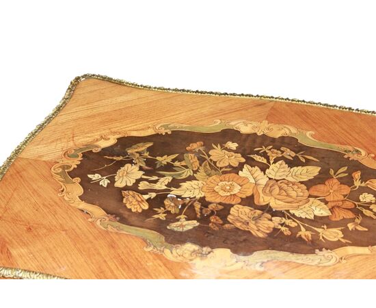 French Louis XV style toilet in rosewood with floral inlays on an ebony background, 19th century