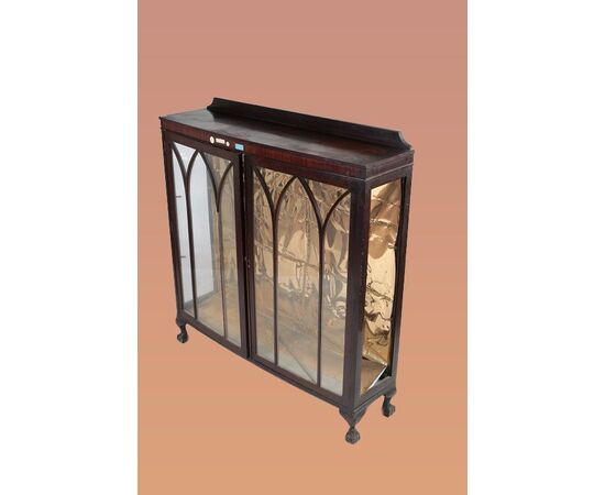 Antique English Chippendale style mahogany display cabinet from the 1900s, two doors