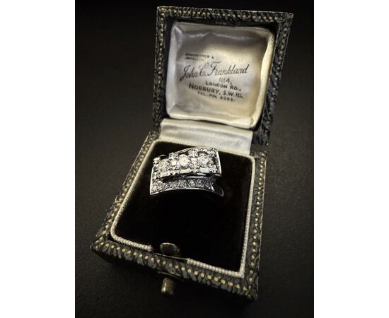 Anello  a  Contrarie  con  Diamanti