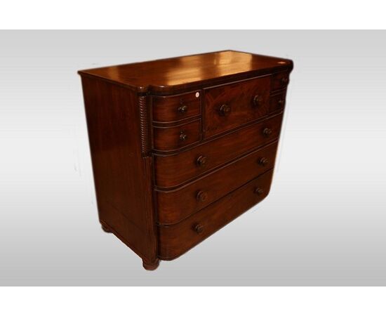 Large Victorian mahogany chest of drawers from the 1800s