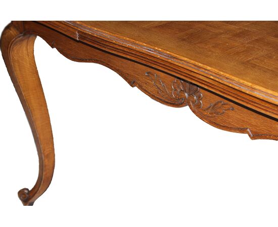 Early 20th century extendable Provençal walnut table with parquet top