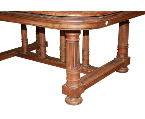 Grande tavolo quadrato francese Del 1800 In Legno di Noce