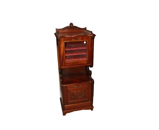 Small English mahogany Victorian style display cabinet from the second half of the 1800s.