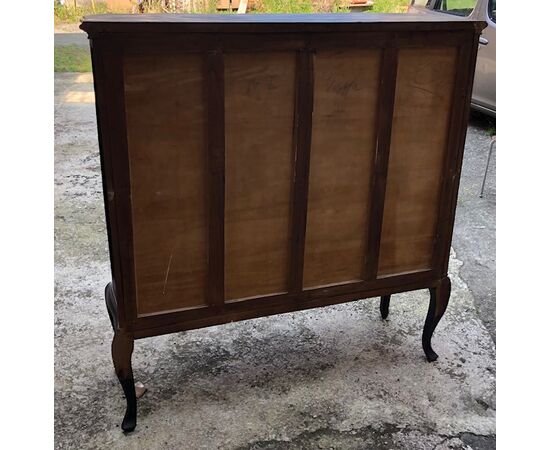 Lacquered display cabinet