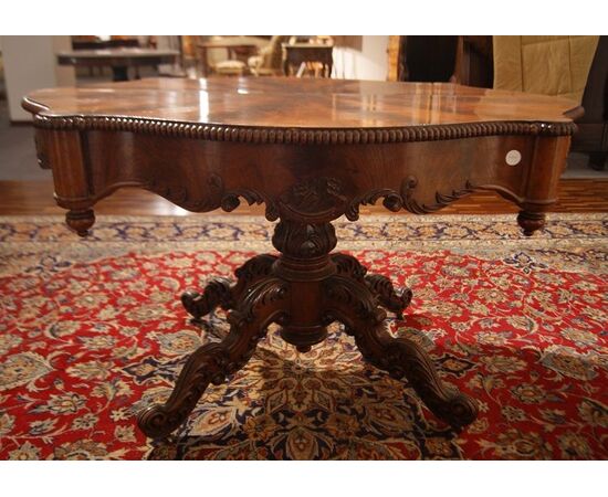 19th-century Austrian extendable center table in mahogany