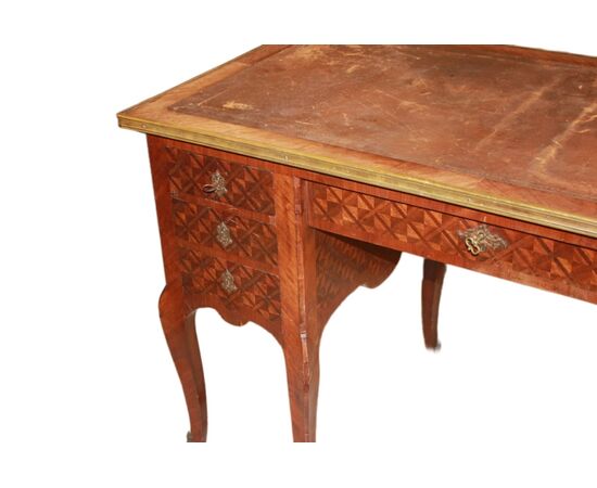 Scrivania Francese Stile Transizione Intarsiata e con piano in Pelle XIX secolo