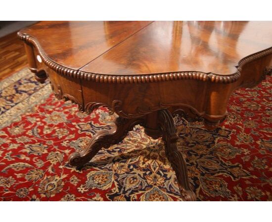 19th-century Austrian extendable center table in mahogany