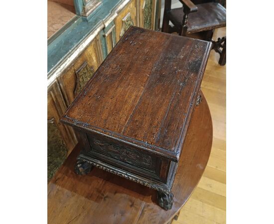 LATE 16TH CENTURY WALNUT CASKET CHEST