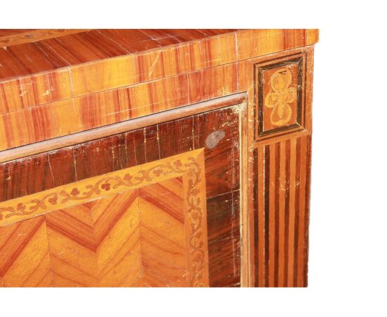 Cassettone italiano del 1700 stile Luigi XVI in legno di bois de rose