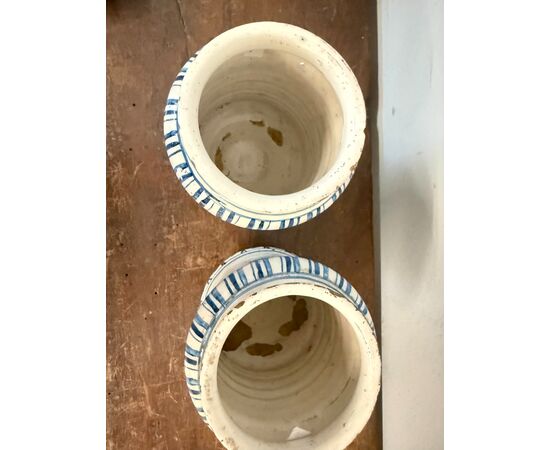 Antique pair of albarello pharmacy vases. Bassano 18th century, 20x14cm