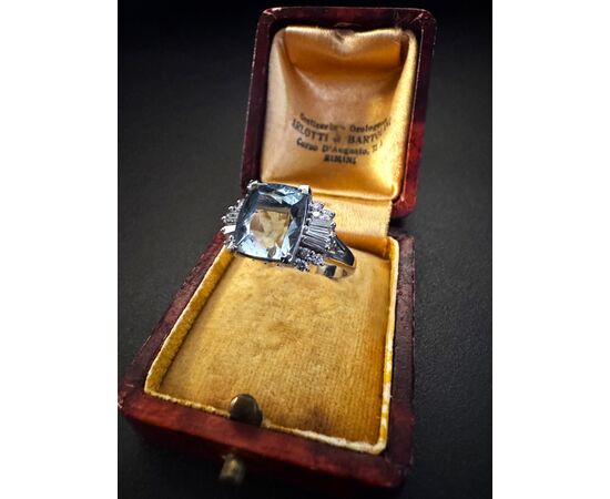 Anello  con  Acquamarina  e  Diamanti