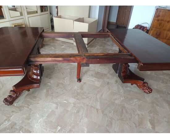 Extendable table