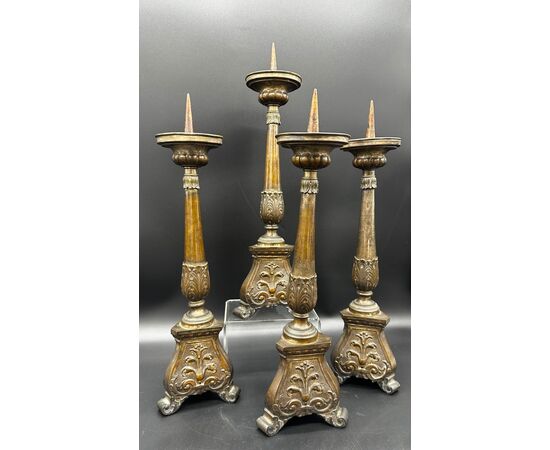 Set of 4 candlesticks, Chiseled brass candle holders – Neoclassical.