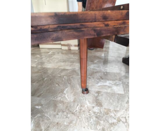 Extendable table