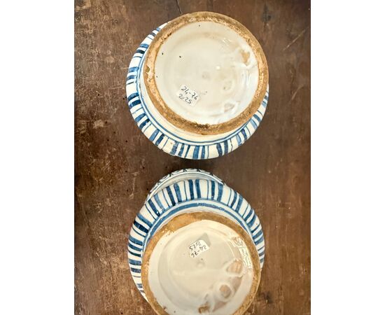 Antique pair of albarello pharmacy vases. Bassano 18th century, 20x14cm