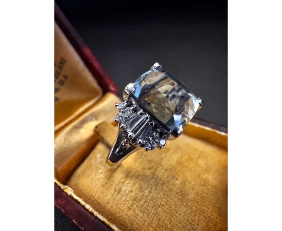 Anello  con  Acquamarina  e  Diamanti