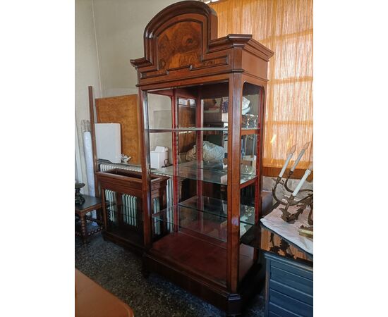 Late 19th-century display cabinet