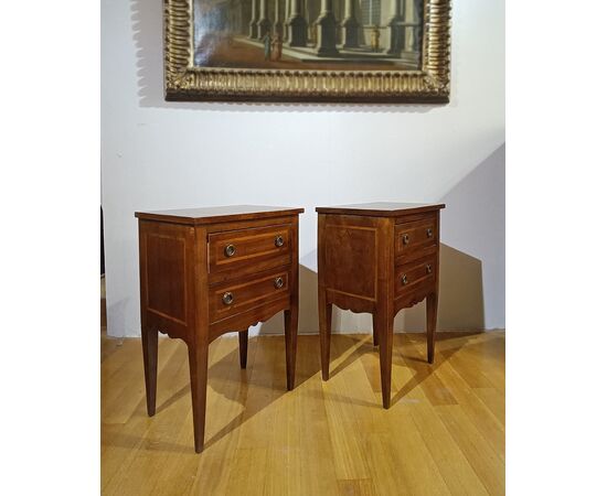 PAIR OF NEOCLASSICAL STYLE NIGHTSTANDS, FIRST HALF OF THE 19TH CENTURY