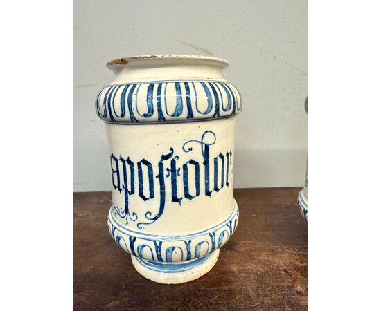 Antique pair of albarello pharmacy vases. Bassano 18th century, 20x14cm