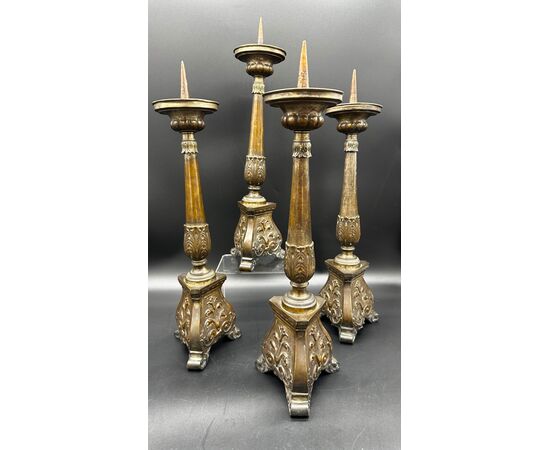 Set of 4 candlesticks, Chiseled brass candle holders – Neoclassical.