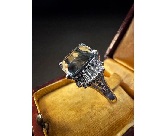 Anello  con  Acquamarina  e  Diamanti