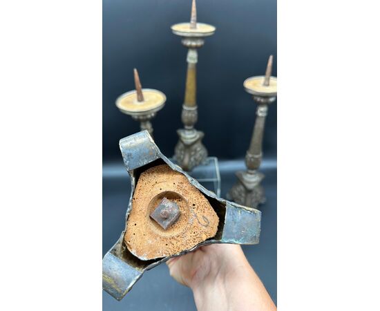 Set of 4 candlesticks, Chiseled brass candle holders – Neoclassical.