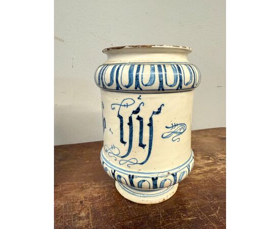 Antique pair of albarello pharmacy vases. Bassano 18th century, 20x14cm