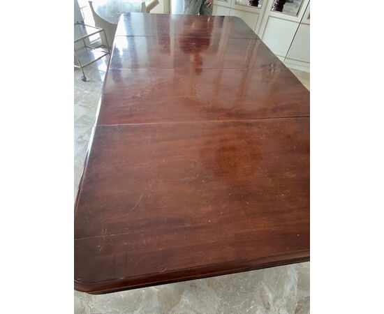 Extendable table