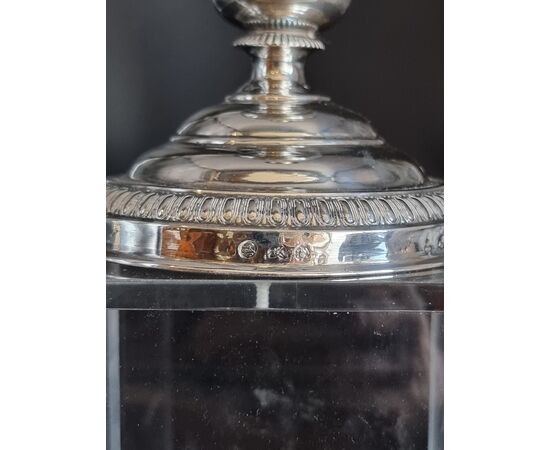 Coppia di candelieri in argento, stile neoclassico – inizi XX secolo